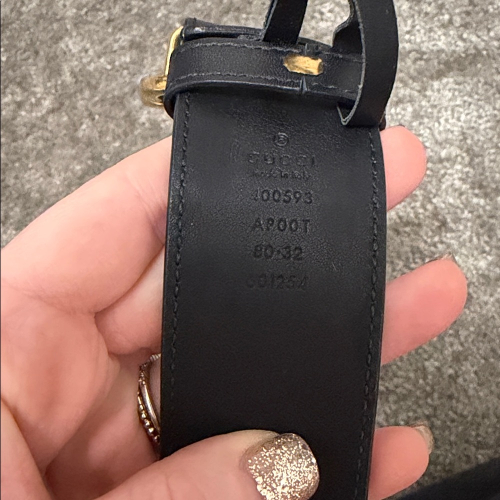 Gucci Black Leather Belt with large Gold GG Buckle - Picture 10 of 11
